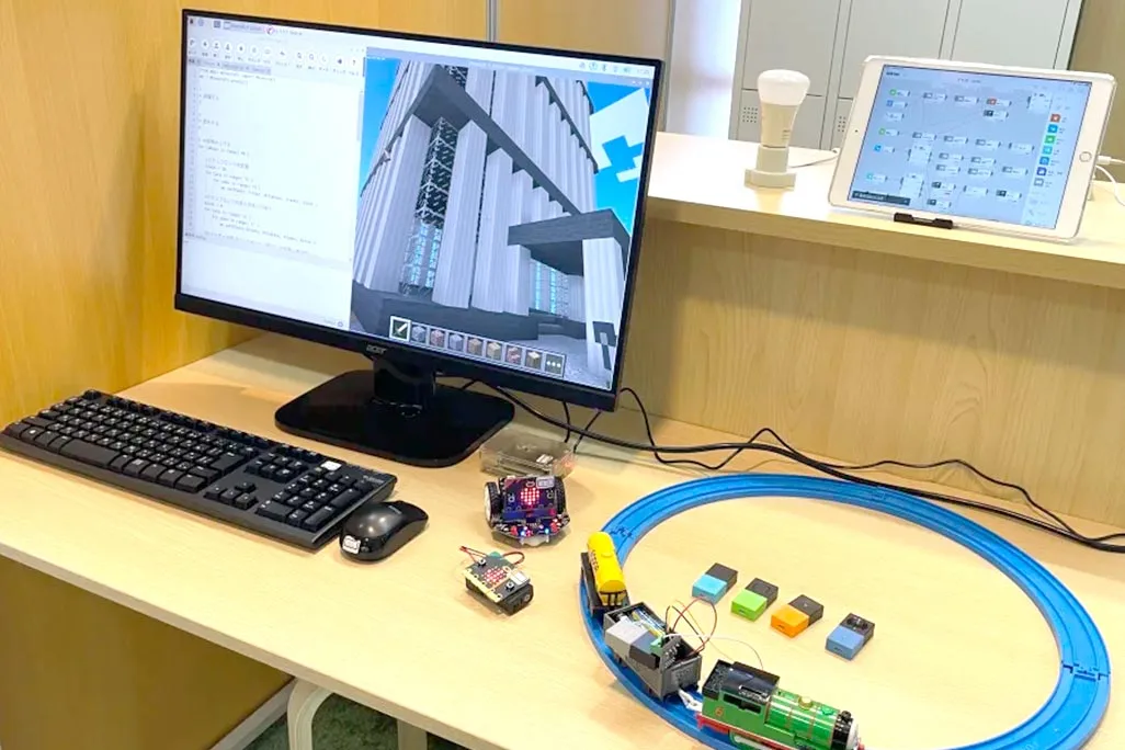 PCや教材を使って、手を動かしながらプログラミング