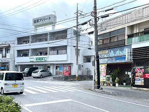 2.左折して次を右折（※有料駐車場をご利用の場合）