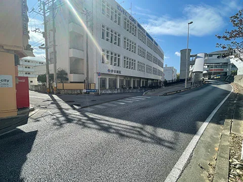 3.仲本病院の手前を左折