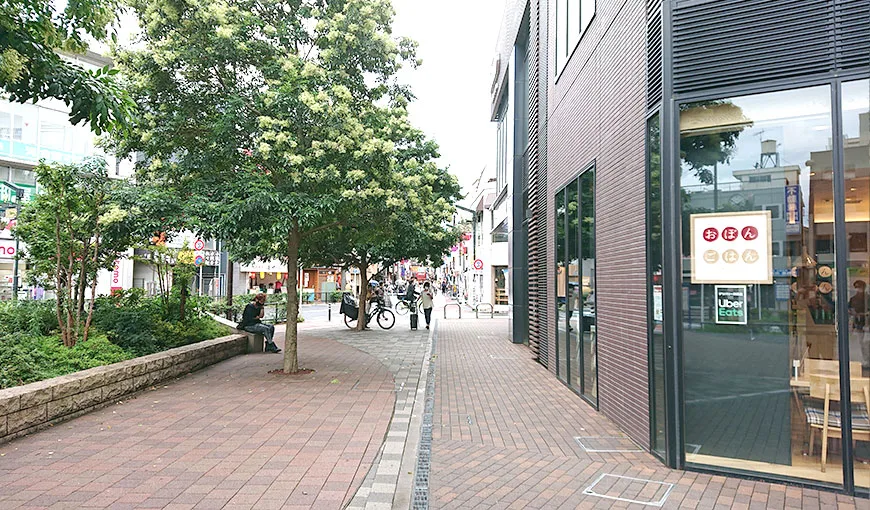 4.直進して商店街へ