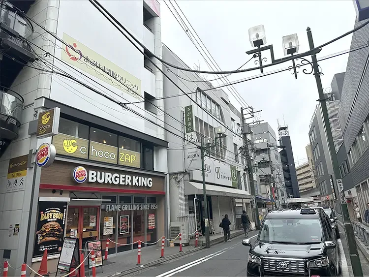 2.東口を出て右へ