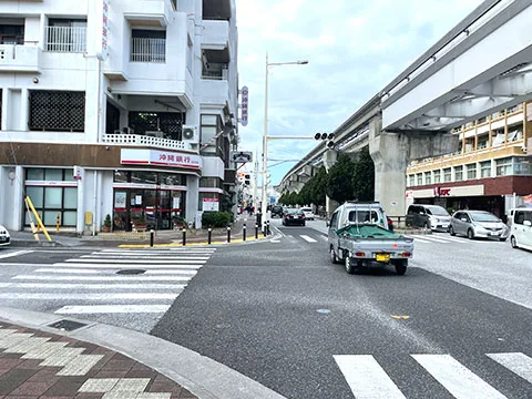 1.国道58号線向けに直進
