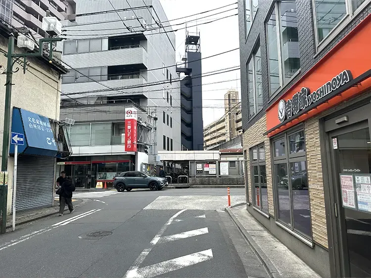 3.大通りまで直進
