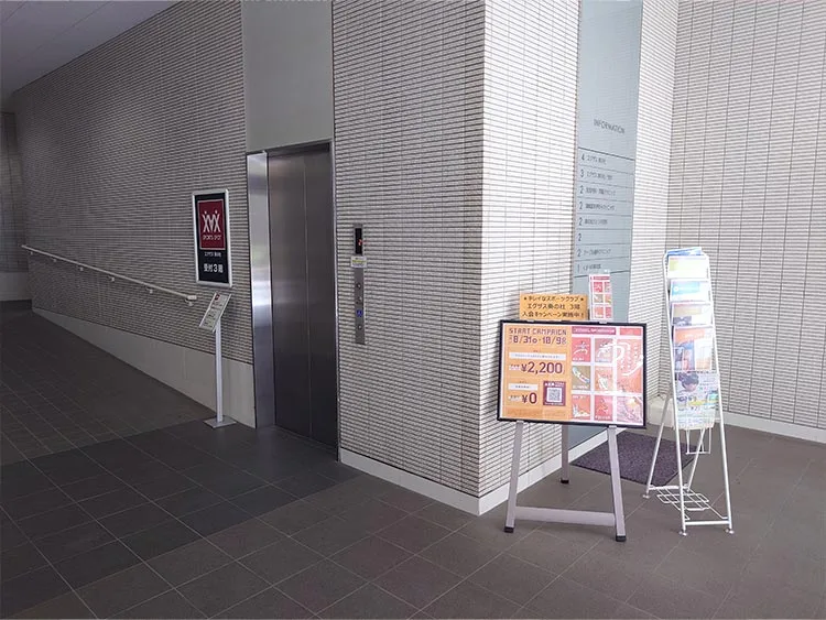 8.エレベータで３階へ