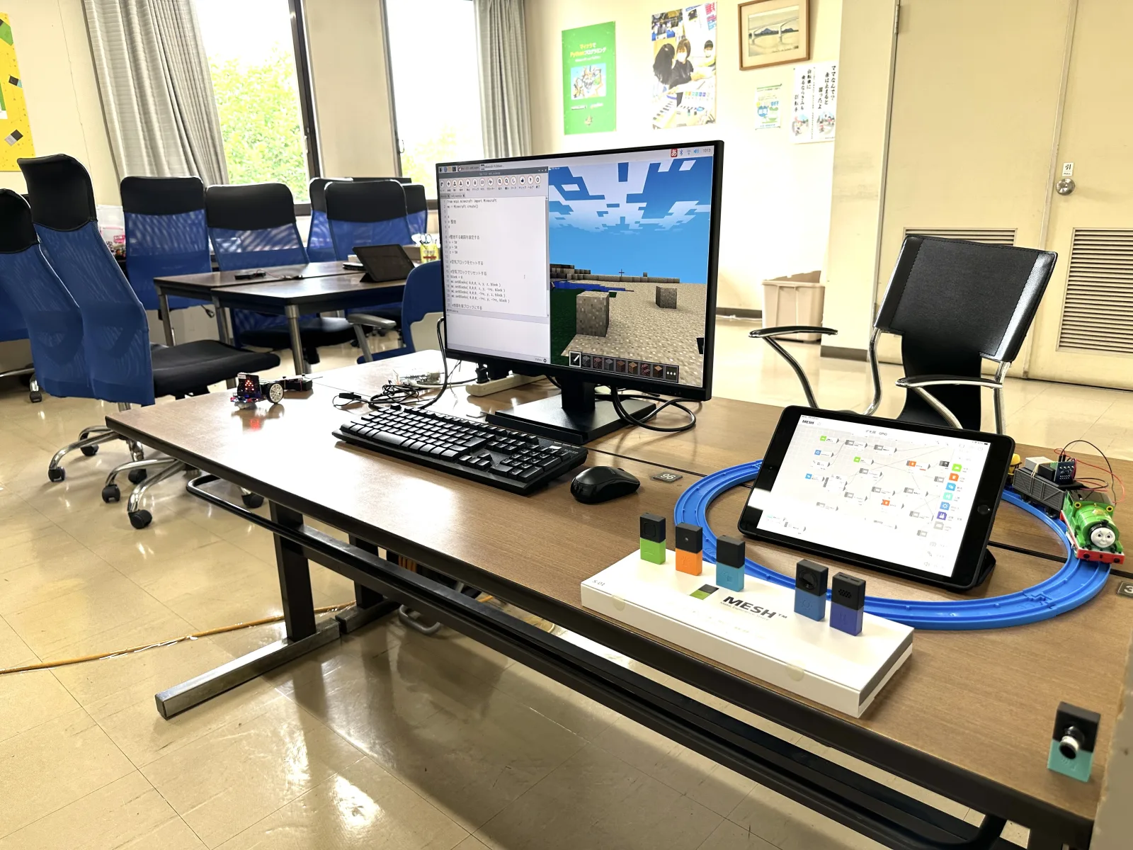 PCや教材を使って、手を動かしながらプログラミング