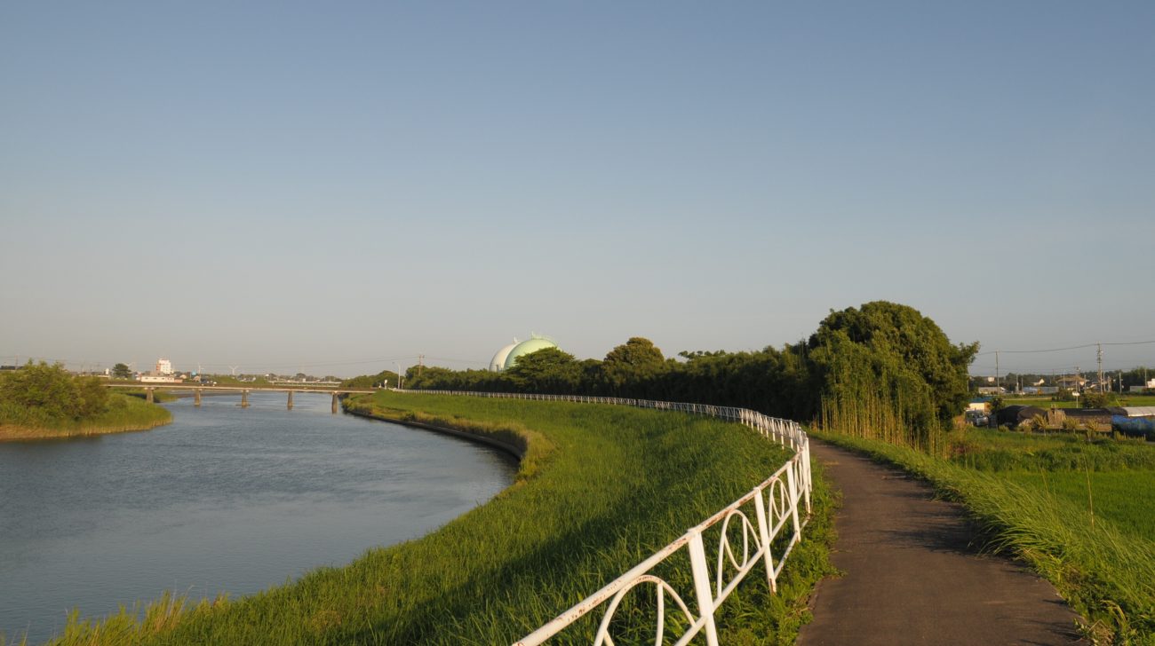 馬込川と土手の道(浜松市中央区、2009年)